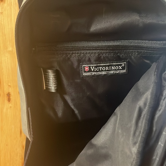 NWOT Victorinox Flex Pack 11" (Grey/Silver) - Picture 6 of 6